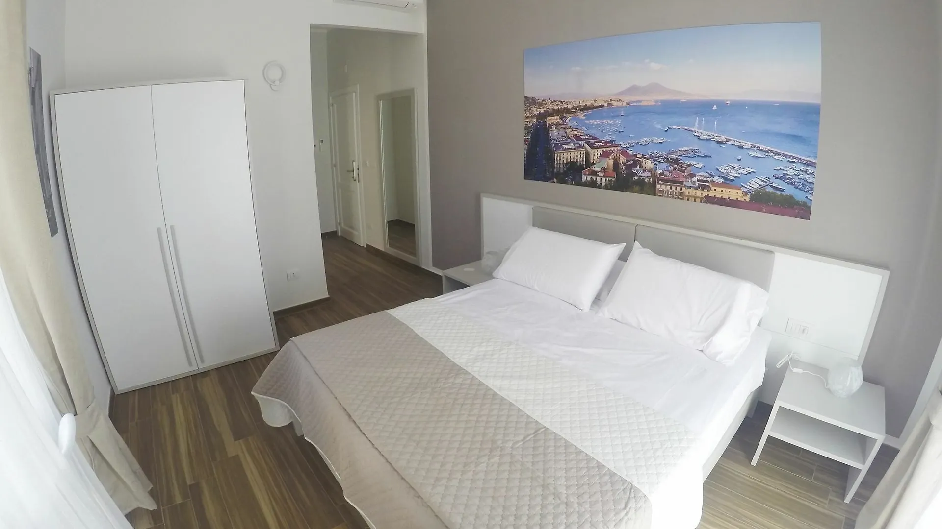 Rooms Stazione Centrale Napoli 4*,  Italien