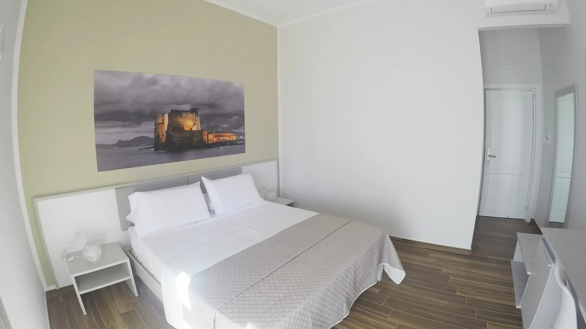 Rooms Stazione Centrale Neapel